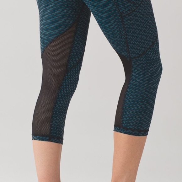 Lululemon Outrun 17" Crop
Score Jacquard Black Indian Ocean / Black - Picture 8 of 16